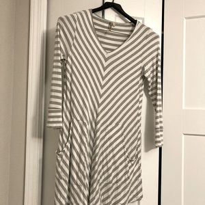 Long sleeve dress with pockets